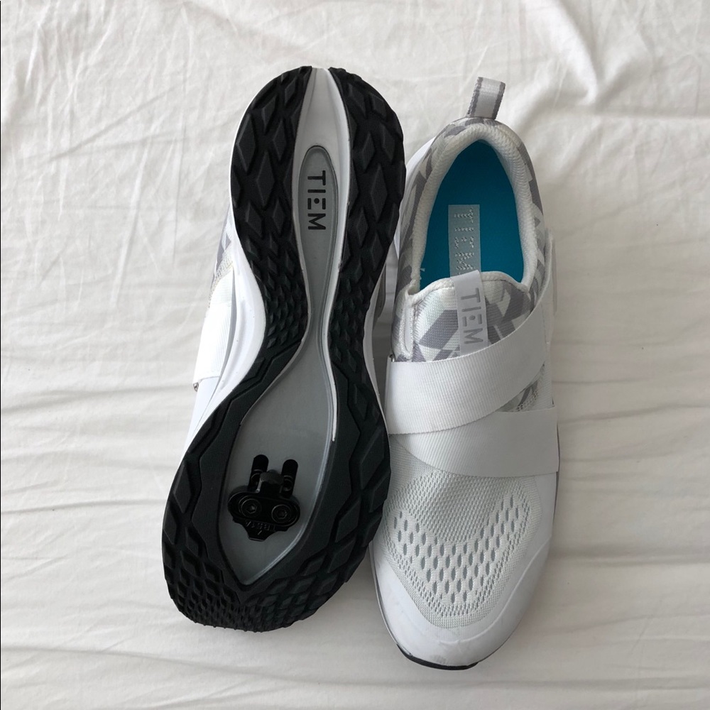Indoor cycling shoes